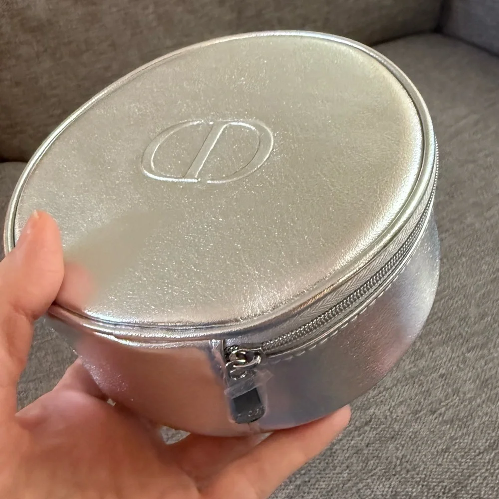 Dior Silver Round Pouch Vanity New Authentic - Picture 9 of 17
